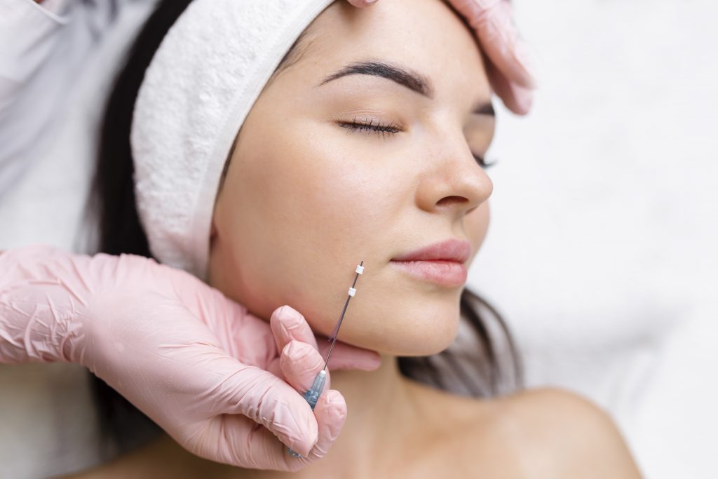 Tratamiento hilos tensores en Sevilla para rejuvenecer tu rostro.