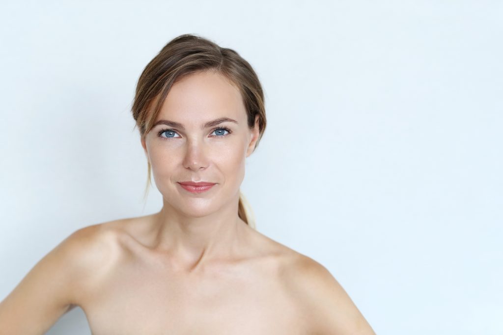 Mujer con Rostro Perfecto después del Tratamiento de Botox en Sevilla